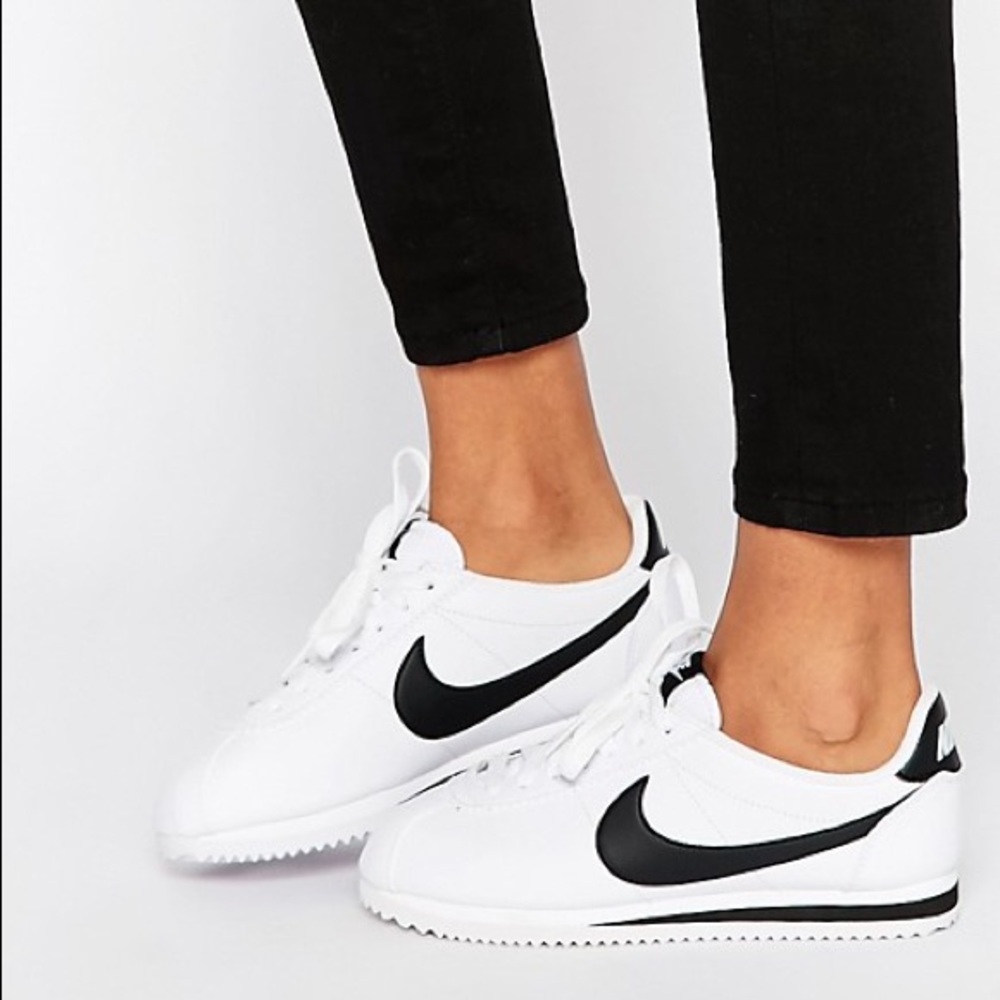trendy vintage nike classic cortez black and white